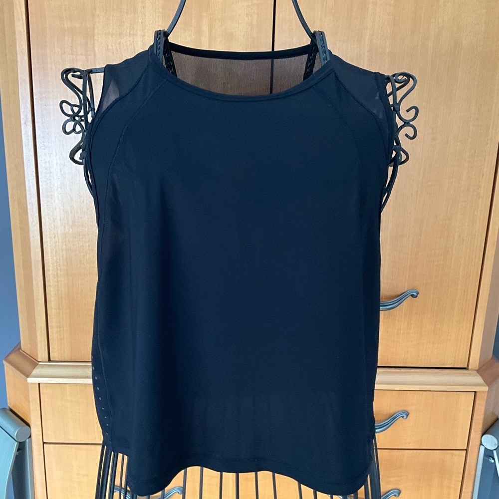 Lululemon crop top